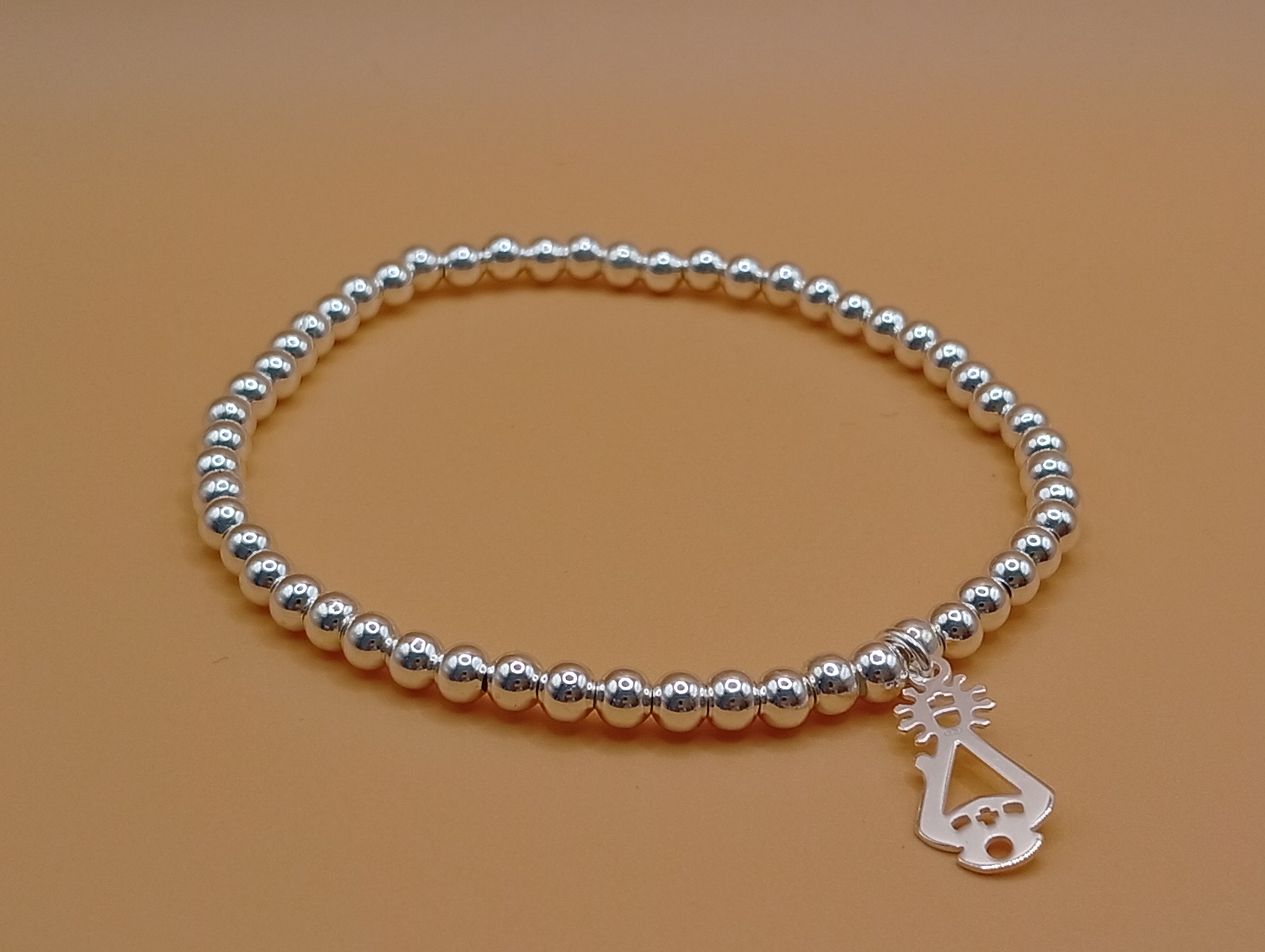Imagen 3 de 4: Pulsera plata con diferentes colgantes
