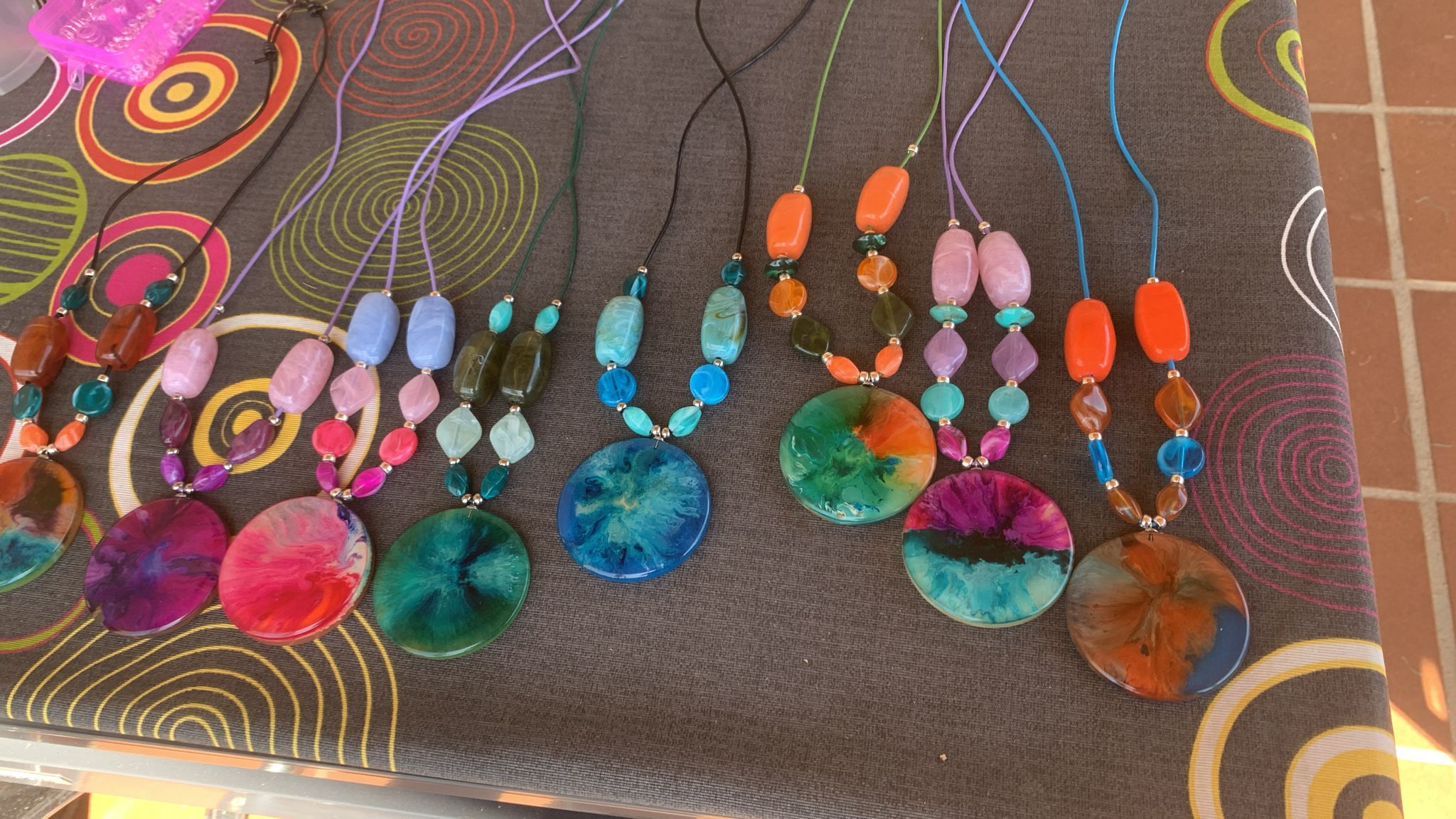 Fotografía de Collares de resina artesanales